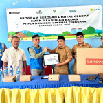 Dukung Pendidikan Digital, PLN UIP Nusra Serahkan 10 Komputer ke SMPN 2 Labuhan Badas