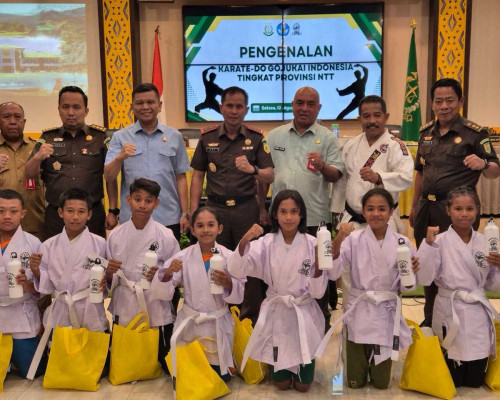 Kajati NTT Resmikan Pengenalan Karate Untuk Pelajar SMP di Kota Kupang