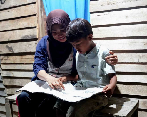 PLN Salurkan Bantuan Pasang Listrik Gratis 2.821 Keluarga Prasejahtera di Seluruh Indonesia