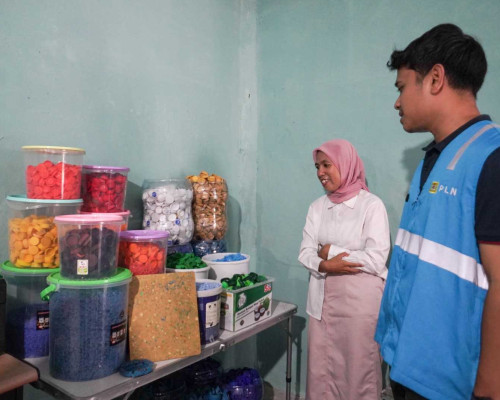 TJSL PLN UIP Nusra dan Komunitas GELISAH Ubah Sampah Plastik Jadi Produk Bernilai Ekonomi