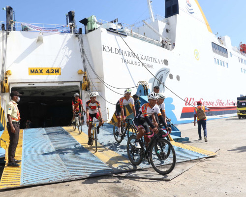 Pembalap Tour de EnTeTe Tiba di Waingapu, Siap Taklukkan Etape Pulau Sumba