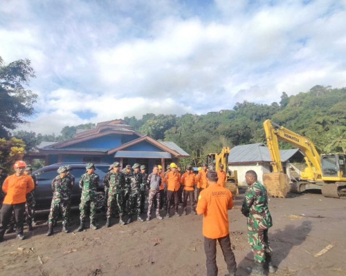 Pencarian Korban Banjir Nagekeo Pakai Drone Thermal