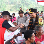 Polri Salurkan Bantuan Kemanusiaan untuk Korban Banjir Bandang Nagekeo