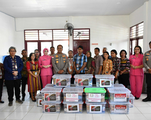 Tali Asih Kapolda NTT untuk Guru dan Siswa Sekolah Rakyat Menengah 19 Naibonat