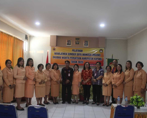 Sekda Kabupaten Kupang Buka Pelatihan SDM Dharma Wanita Persatuan Tahun 2025 