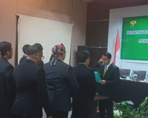 Ketua Pengprov PBSI NTT Lantik Pengkab dan Pengkot, Pesan Jangan Rendahkan Bulu Tangkis