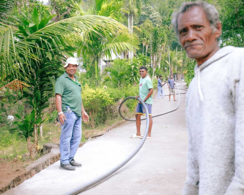 Dari Krisis ke Kemandirian: PLN dan Yayasan Papha Salurkan Air Bersih di Desa Nubahaeraka