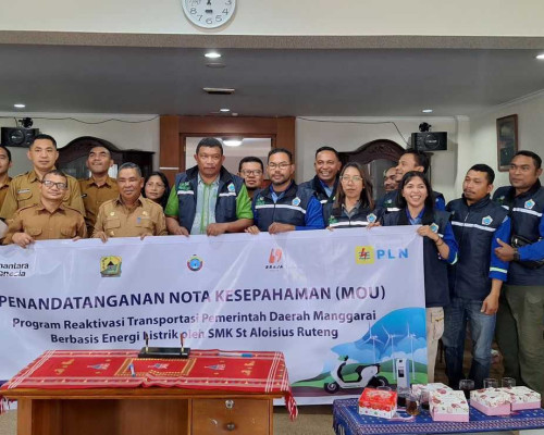 PLN UIP Nusra dan SMK Aloisius Ruteng Konversi Motor Dinas Pemda Manggarai Jadi Kendaraan Listrik
