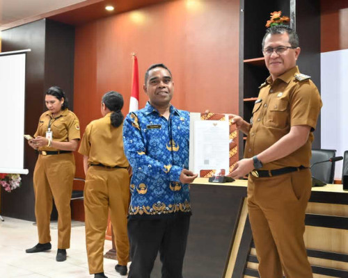 Bupati Kupang Serahkan SK 80 Orang P3K di Kabupaten Kupang 