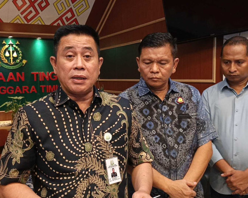 Empat Tersangka Kasus Korupsi MTN PT SNP Resmi Diserahkan ke Kejati NTT