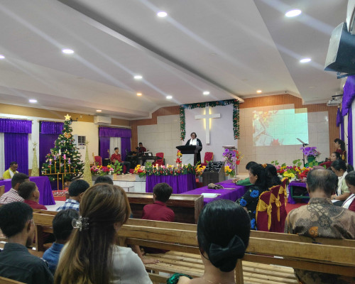 Ratusan Jemaat Padati Ibadah Malam Natal di Gereja Hermon NBS