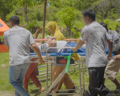 Gelar Simulasi Bencana, PLN UIP Nusra Perkuat Ketangguhan Warga Desa Tablolong dan Lifuleo