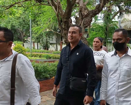 Tersangka Anggota DPRD Mokris Lay, Resmi Diserahkan ke Kejari Kota Kupang