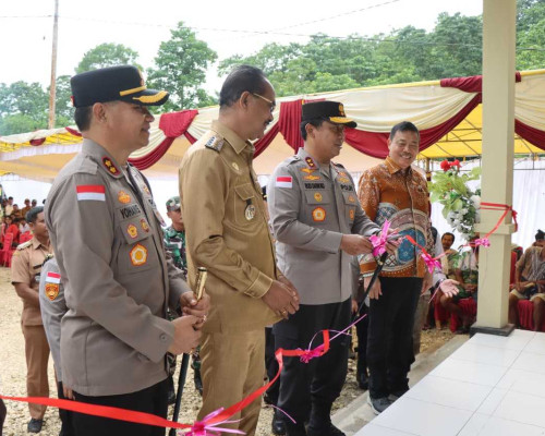 ‎Perkuat Keamanan Desa di Sumba Tengah, Kapolda NTT Resmikan Pospol Baru