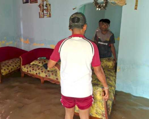 ‎Banjir Rendam Rumah Warga Desa Bolok, Ini Yang Dilakukan Polair  ‎