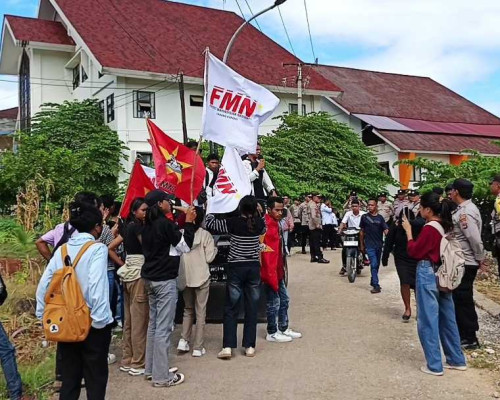 ‎Dua Hari Demo, Mahasiswa Kepung Institut Agama Kristen Negeri Kupang Tuntut Dosen Dipecat
