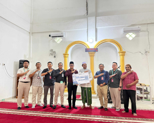 ‎Iduladha, Bandara El Tari Kupang Salurkan Sapi Kurban ke Dua Masjid