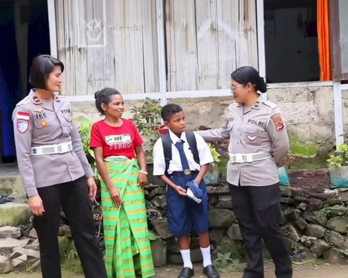 ‎Otni Viral Sisihkan Daging untuk Ayah, Ini Yang Dilakukan Kapolda NTT