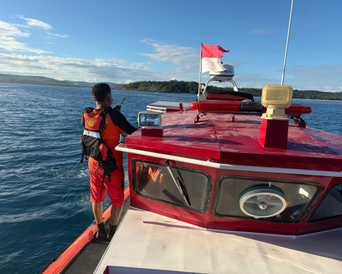 ‎Kapal Nelayan Tenggelam di Perairan Barate, Enam Selamat, Satu Masih Dicari