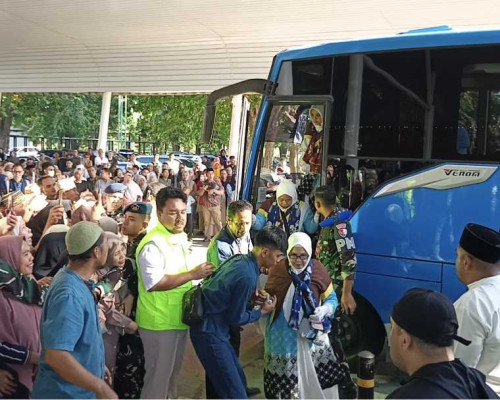 ‎Layanan Ramah Lansia di Bandara El Tari Warnai Keberangkatan Haji NTT