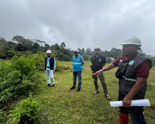 ‎PLN Libatkan Warga Bangun Jalan Ulumbu