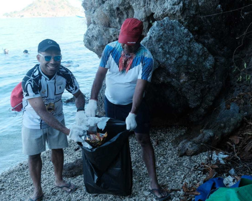 ‎PLN UIP Nusra Bersihkan Pulau Kelor, Kumpulkan 51 Kilogram Sampah